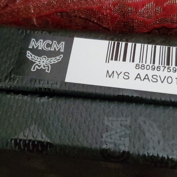 Mcm leather HOST PICK  diamond wallet dust cover warr…special lowered - Picture 10 of 14